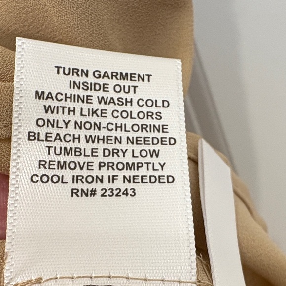 New York & Company Beige V-Neck Sleeveless Blouse - Picture 5 of 6